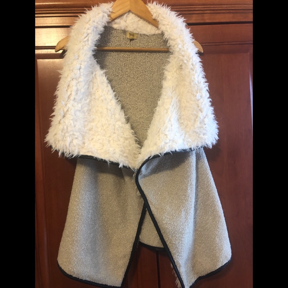 True Craft Vest Tan Fur Lining Size Medium
